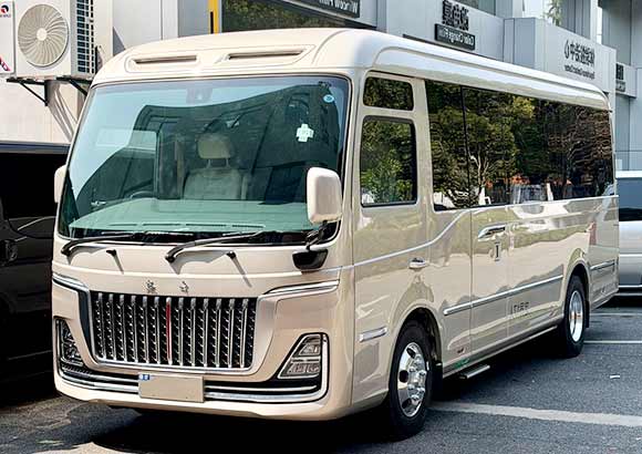 十座红旗国悦四张超大的零重力航空座椅 带语音控制