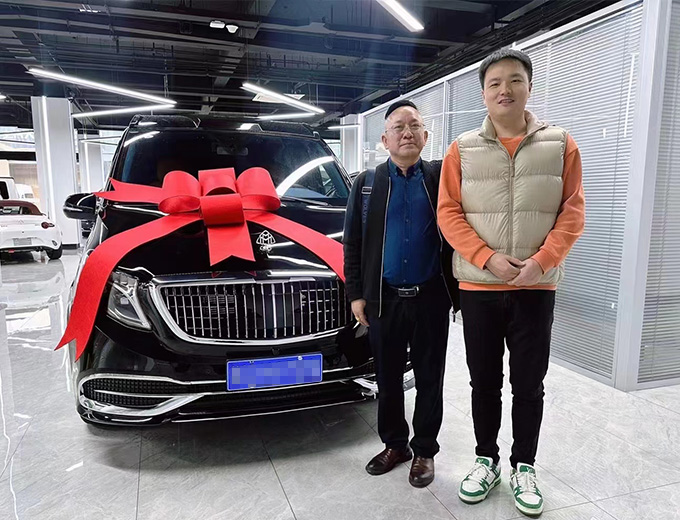 苏州秦总展厅提走奔驰威霆高顶商务车