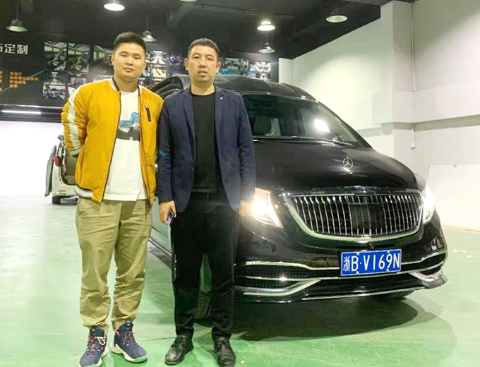 成都苟总喜提奔驰商务车