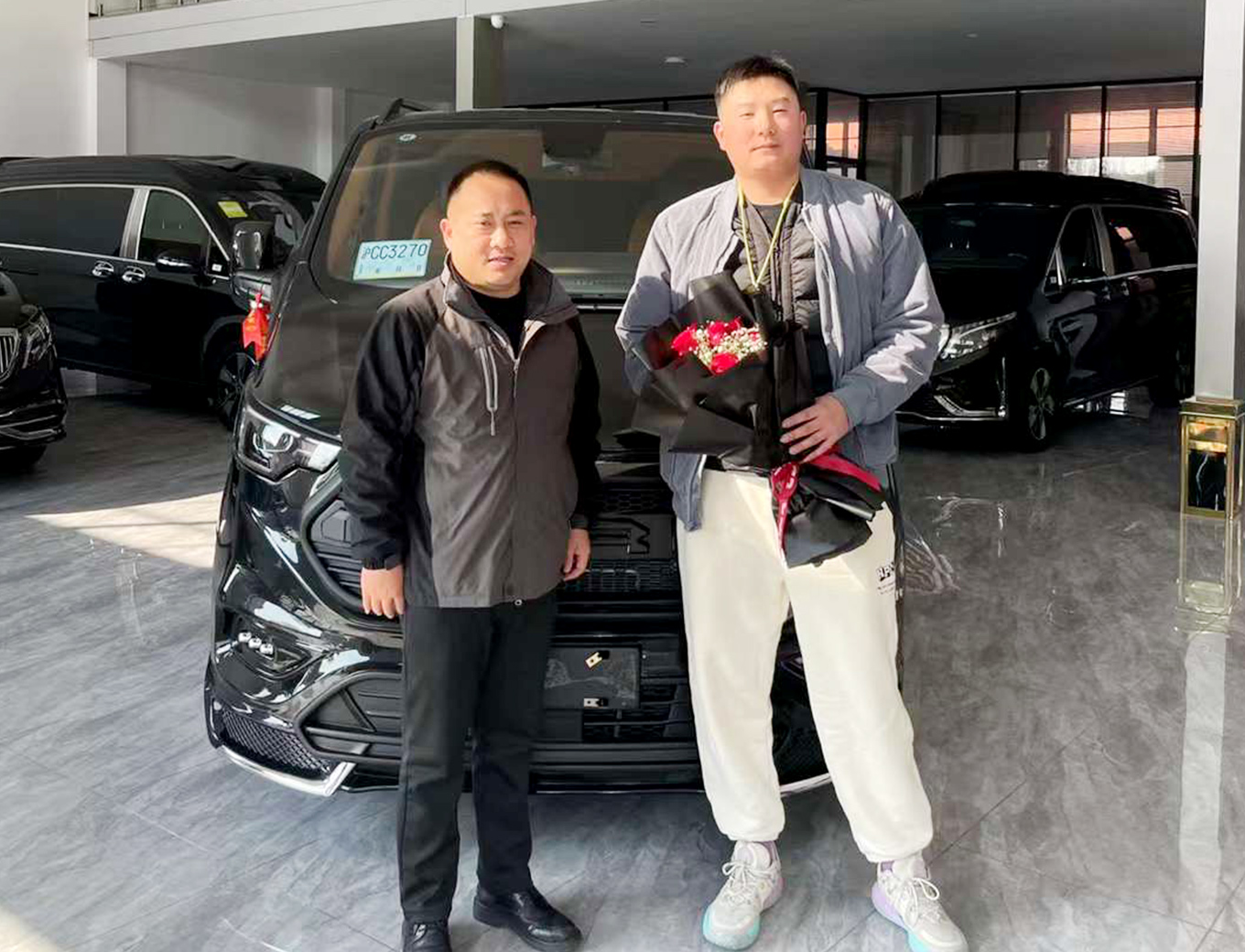 恭喜张总喜提福特黑武士商务车七座巅峰版